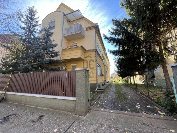 Postakertben elad� lak�s!!