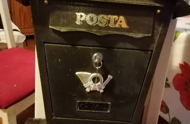 Postalda csaldi hz Kapujra