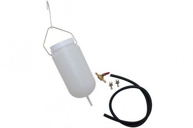 P�t �zemanyagtart�ly csappal, t�ml�vel �s bilincsekkel, hordozhat�