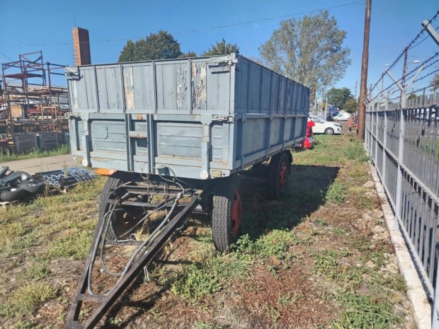 Pótkocsi 2 tengelyes bilencs traktorhoz