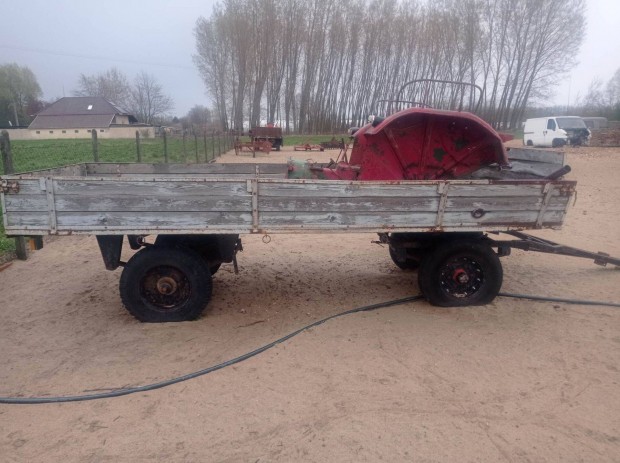 P�tkocsi, 1 tengelyes, billencs, MTZ traktor ut�n is