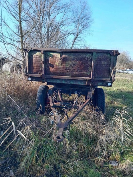 Pótkocsi, 5 tonnás, billencs, traktorhoz