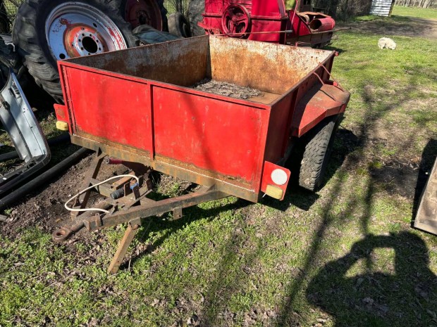 P�tkocsi elad� kis-p�tkocsi