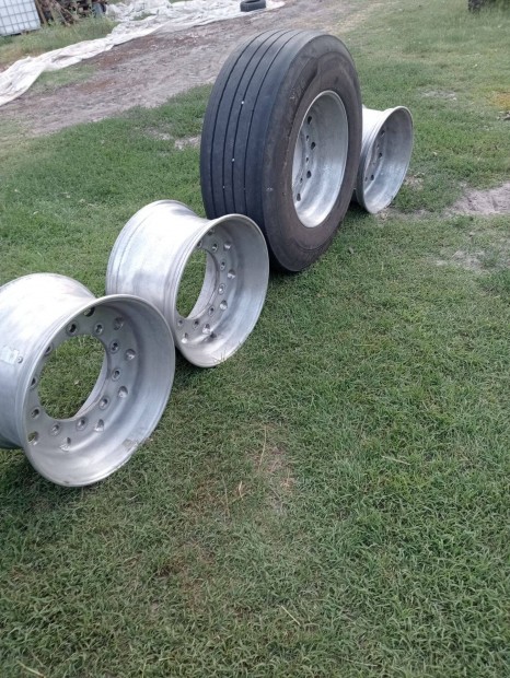 P�tkocsi felni elad�