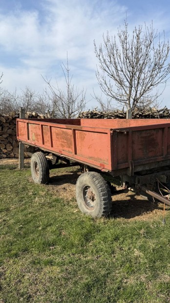 P�tkocsi feluj�tand�