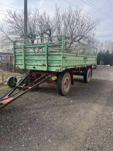 P�tkocsi fixes elad�