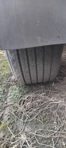 P�tkocsi gumi 385x65x22.5 alu felnivel elad�