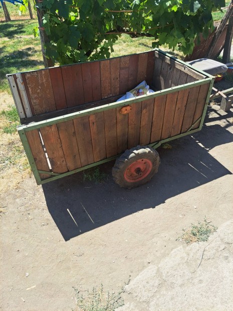Pótkocsi rotációs kapához