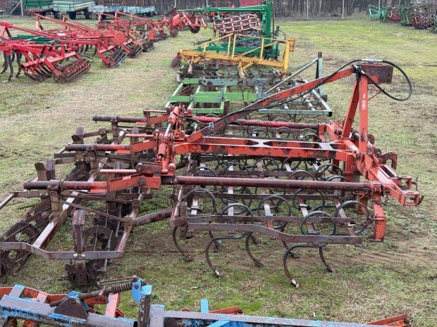 P�ttinger 3,3m-es hidraulikusan �sszcsukhat� kombin�tor, MTZ kateg�ria