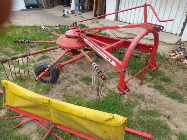 P�ttinger Schwadkreisel 322 rendsodr�