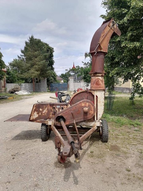 Pöttinger vontatott ágdaráló