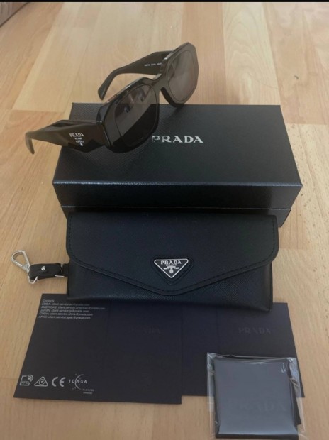 Prada napszemveg