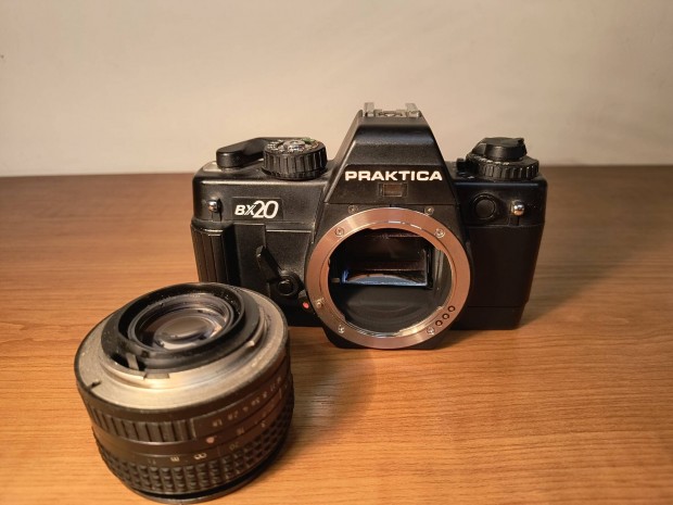 Praktica BX20 + Pentacon 50mm f1.8 objektv 