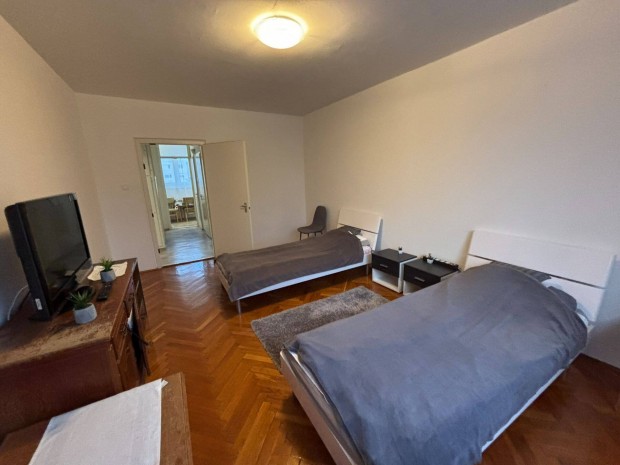 Praktikusan berendezett, 2 szob�s lak�s kiad�!