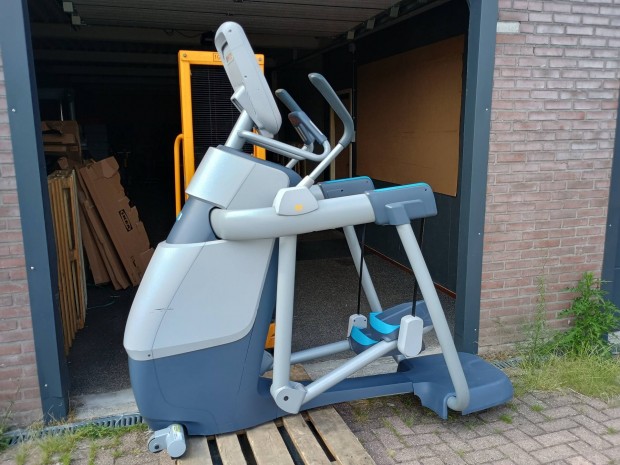 Precor AMT885, elliptikus tréner
