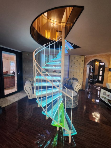 Pr�mium Min�s�g� V�zparti Csal�di H�z R�ckeve Legszebb Dunaparti R�sz�