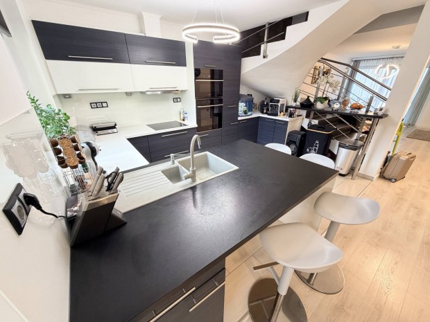 Pr�mium Sorh�z Sopronban- Pihen�kereszt Lak�parkban