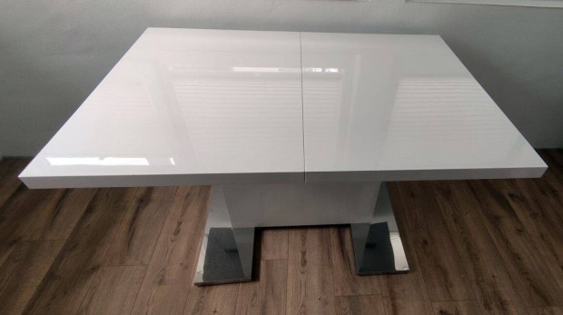 Pr�mium, magasf�ny� b�v�thet� �tkez�asztal elad�