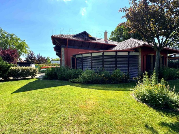 Pr�mium csal�di h�z Zam�rdiban, 300 m�terre a szabadstrandt�l!