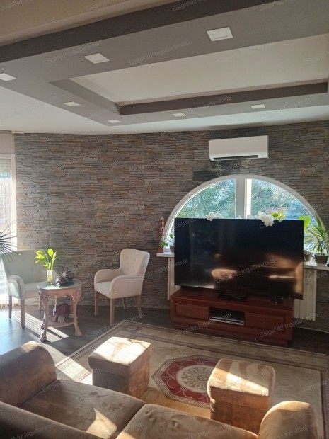 Pr�mium csal�di h�z elad� S�st�f�rd�n,a S�st�i-t� k�zel�ben