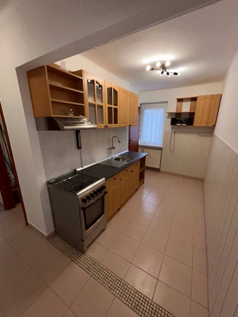 Pr�mium elhelyezked�s�, fel�j�tott t�glalak�s Duna�jv�ros sz�v�ben