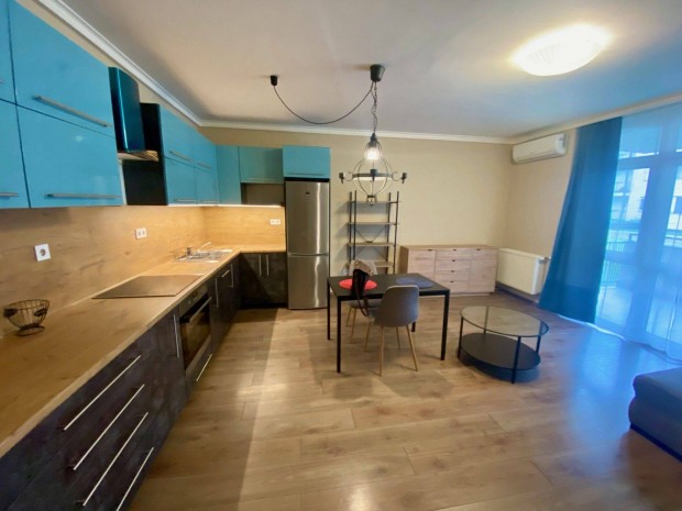 Pr�mium kiad� lak�s a Damjanich lak�parkban k�rh�z k�zel�ben