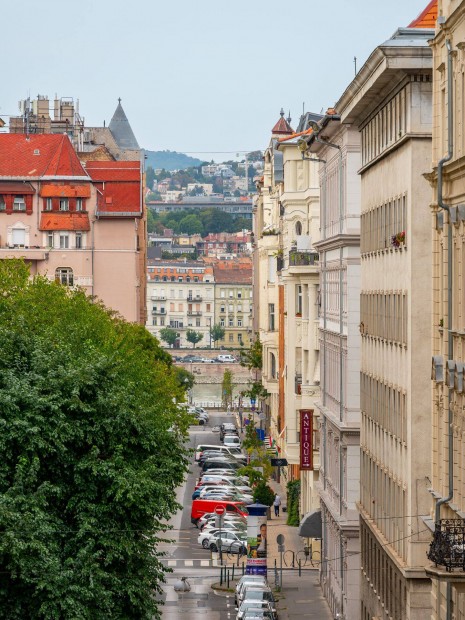 Pr�mium lak�s, m�eml�k jelleg� h�zban, az V. ker�letben