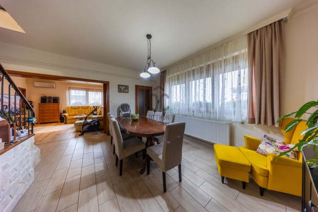 Pr�mium min�s�gben fel�j�tott, azonnal k�lt�zhet�, 2 szintes csal�di h