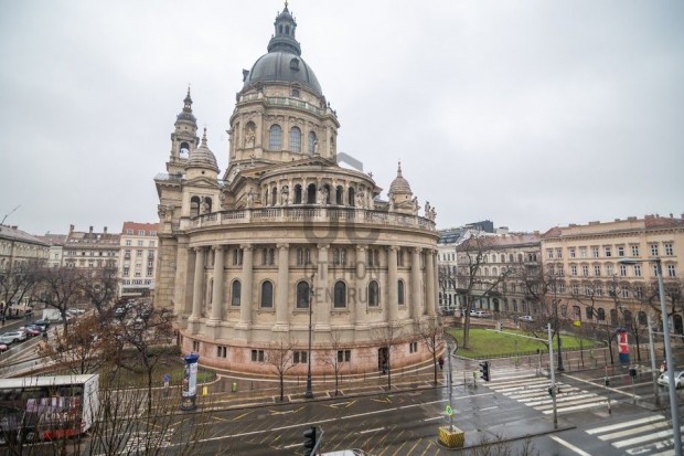 Pr�mium min�s�gben fel�j�tott luxuslak�s, panor�m�val a Szent Istv�n B