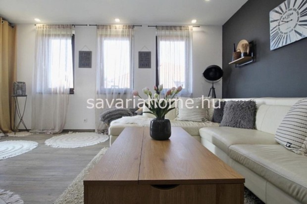 Pr�mium min�s�g�, nappali + 4 szob�s csal�di h�z elad� N�raiban!