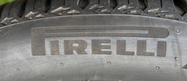 Pr�mium n�gy�vszakos Pirelli gumi 225/45R17