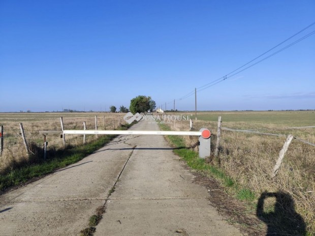 Pr�mium tanya elad� F�ldesen