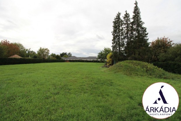 Pr�mium telek az Eml�km� szomsz�ds�g�ban elad�