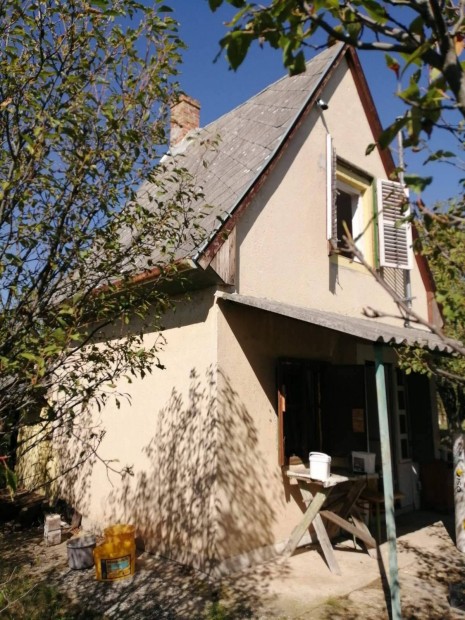 Pr�sh�z, Z�moly sz�l�hegyen