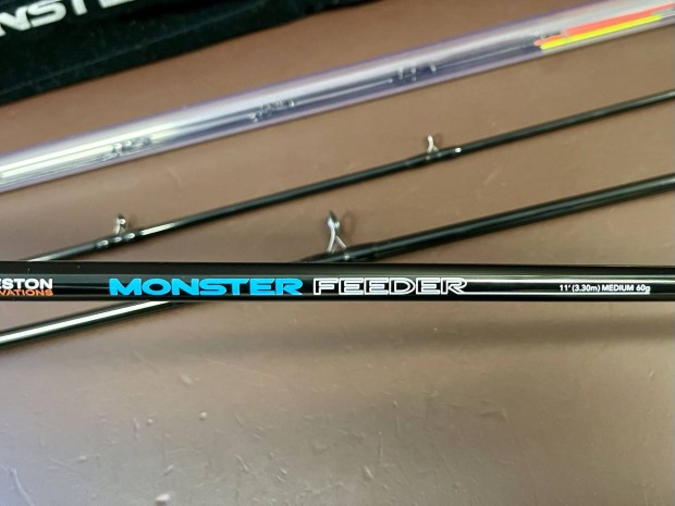 Preston Monster Feeder 330 60g botok/ www.fishbandita.hu