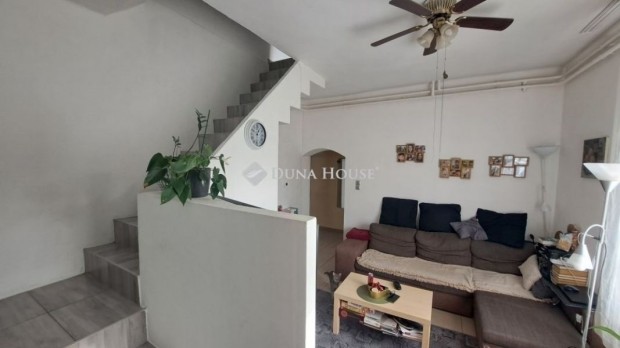 Priv�t kert + k�t terasz - sorh�z Vecs�sen