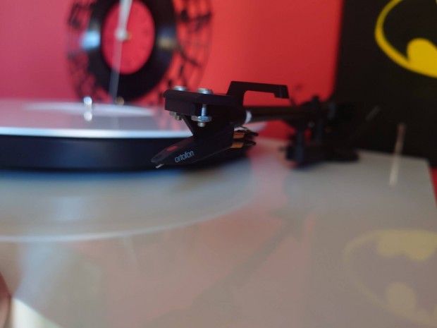 Pro-Ject Debut II lemezjtsz hangszedvel plexivel