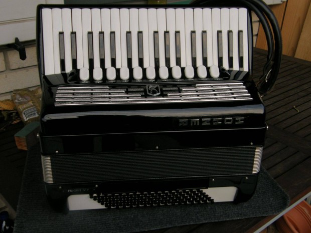 Profi Hohner 4 krusos 960 bassz. harmonika tangharmonika