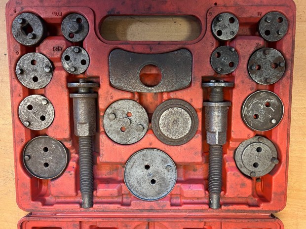 Profi tool F�knyereg visszanyom� k�szlet, kpl.18 r�szes szersz�m elado