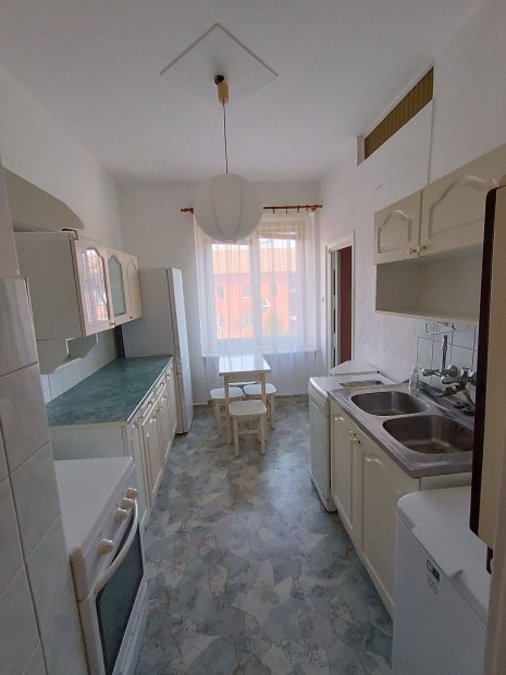 Proh�szka utc�ban 2 szob�s erk�lyes, 55 m2-es g�zf. lak�s