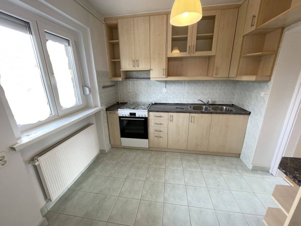 Proh�szka �ton 2 szob�s, erk�lyes j� �llapot� lak�s