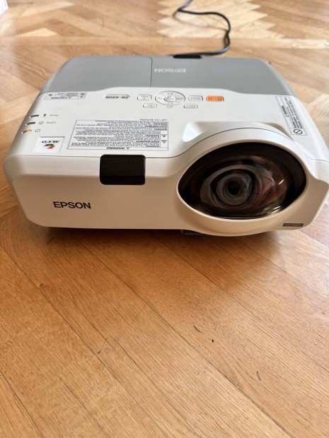 Projektor Epson EB-435 W és vászon, konzol