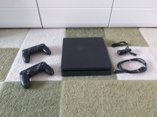 Ps4 Playstation Slim 1TB 2db Kontrollerrel Tartozkaival 