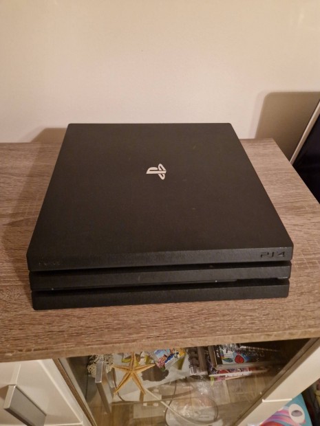 Ps4 Pro,1Tb ,2 kontroller tltvel,+jtk