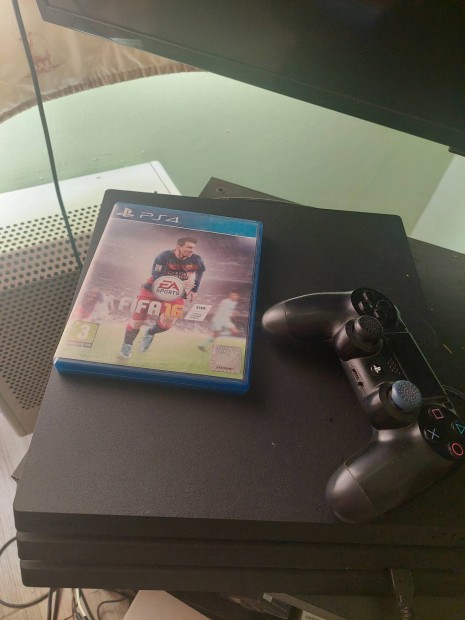 Ps4 Pro 1 TB játékkal Playstation 4 ingyen futár