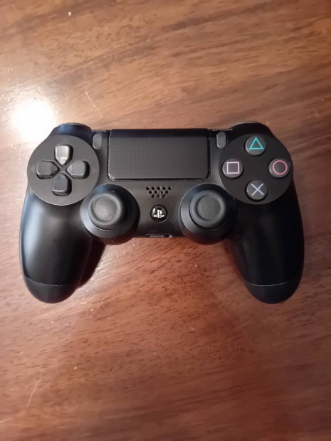 Ps4 Pro (1TB) megkímélt, tiszta állapotban eladó!