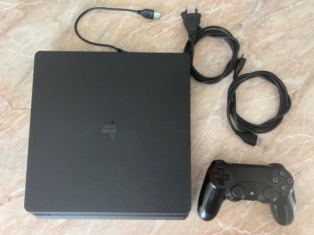 Ps4 Slim kontrolerrel dobozával szép állapotban játék nélkúl