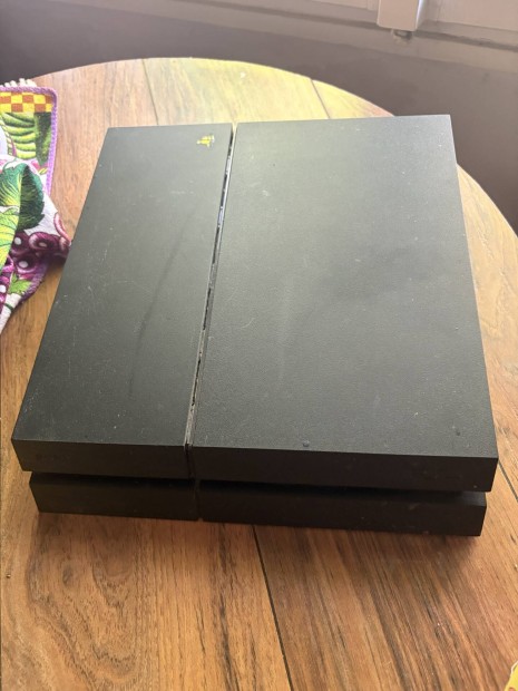 Ps4 eladó hibátlan állapotban