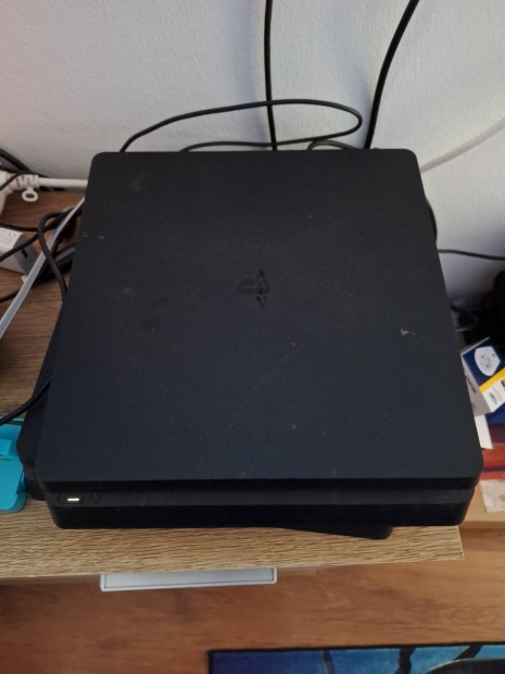 Ps4 playstation 4 ps slim 1Tb konzol + 5db jtk
