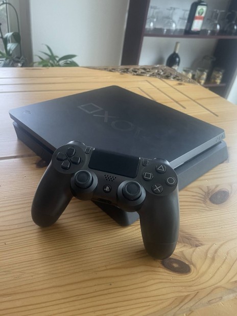 Ps4 slim 1TB days of play edition